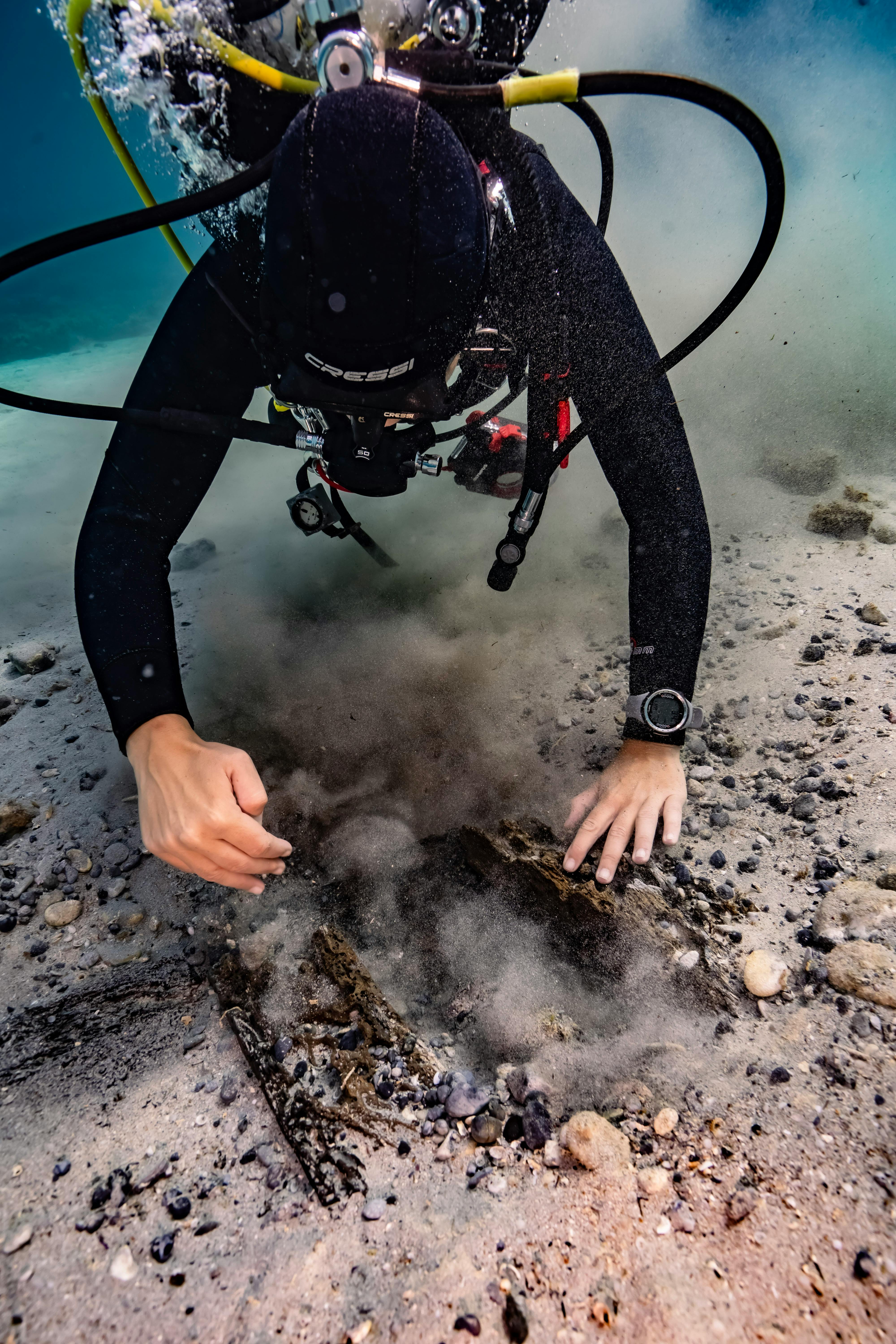 Exploring underwater at Rainbow Reef Dive Center